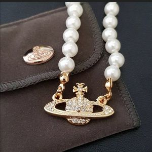 Vivienne Westwood pearl chocker